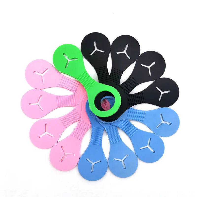 Dog Poop Bags Dispenser Dog Products Dog Poop Bag Holder Pet Garbage Bag Clip Hands-free Clip Dog Cleaning Supplies